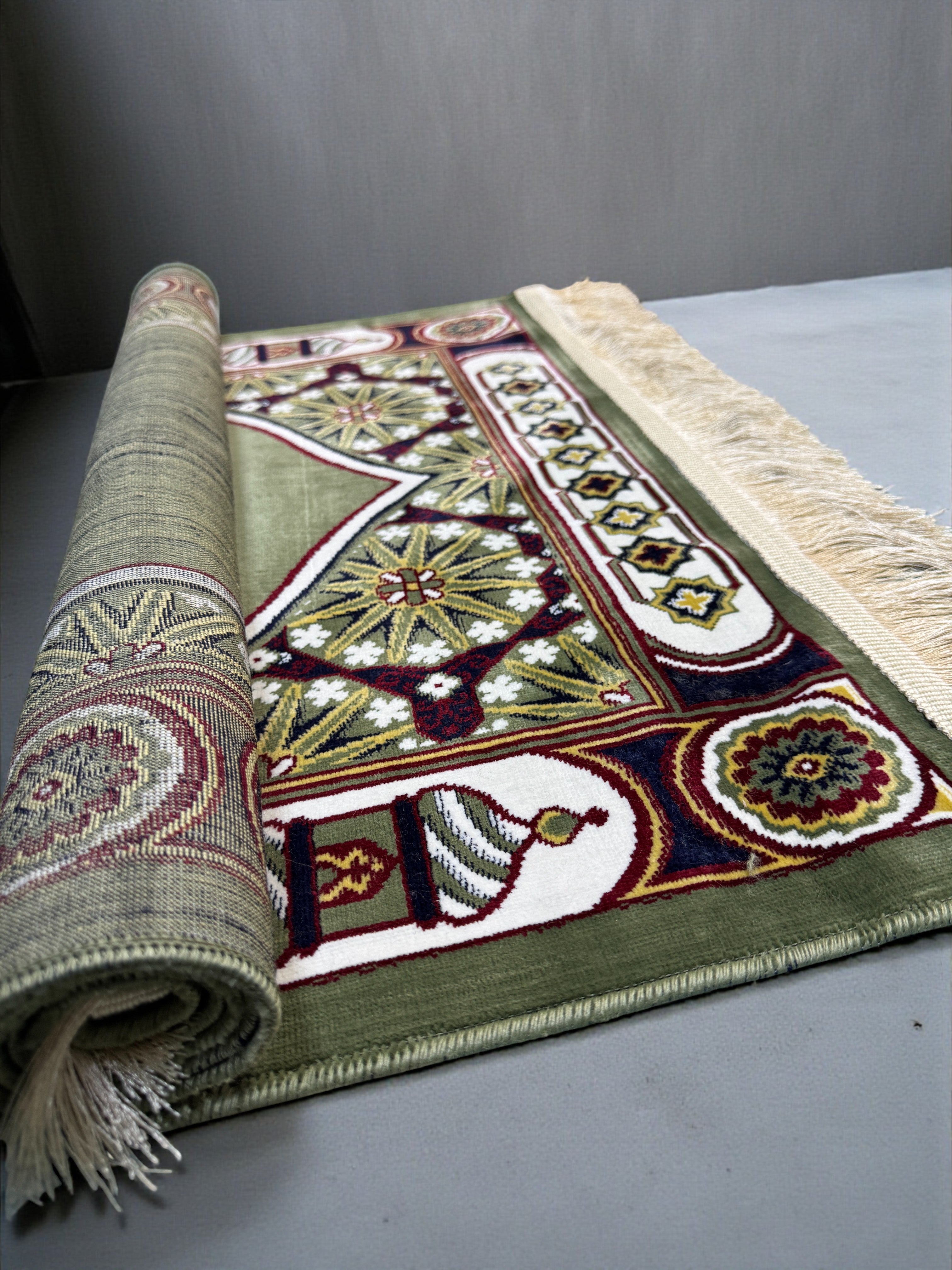 Islamic Prayer Rug/Janamaz – Soft Velvet Prayer Mat with Traditional & Kaaba Designs, Lightweight, Comfortable, Made in Turkey (70 x 110 cm) (Navy Blue-Kabah)