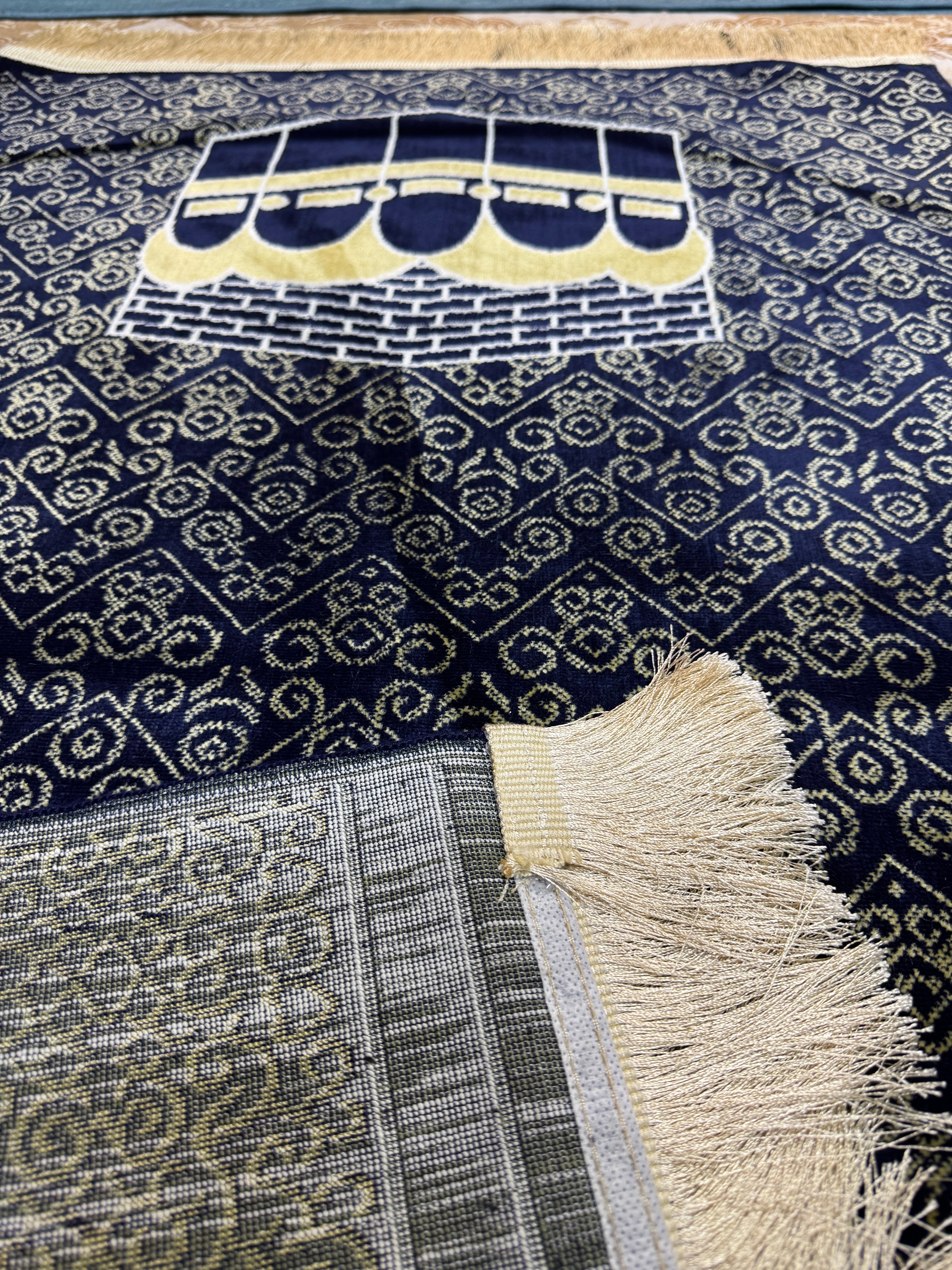 Islamic Prayer Rug/Janamaz – Soft Velvet Prayer Mat with Traditional & Kaaba Designs, Lightweight, Comfortable, Made in Turkey (70 x 110 cm) (Navy Blue-Kabah)
